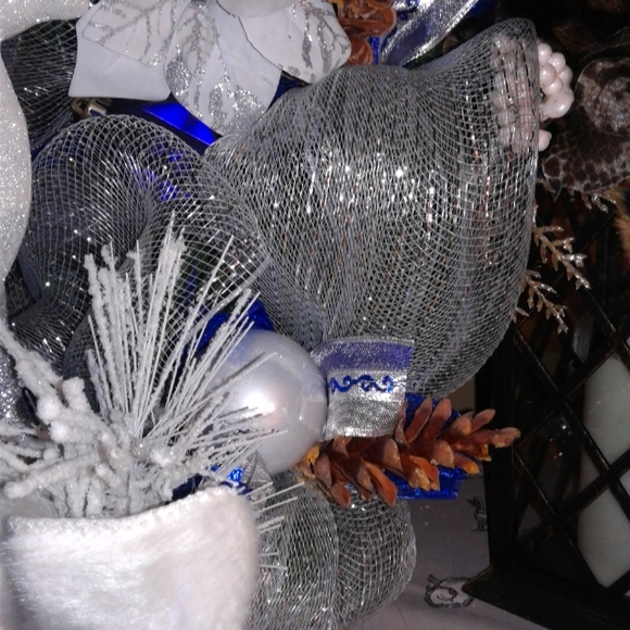 Stunning Handmade Christmas Wreath in Blue Tones NWOT - Picture 6 of 11